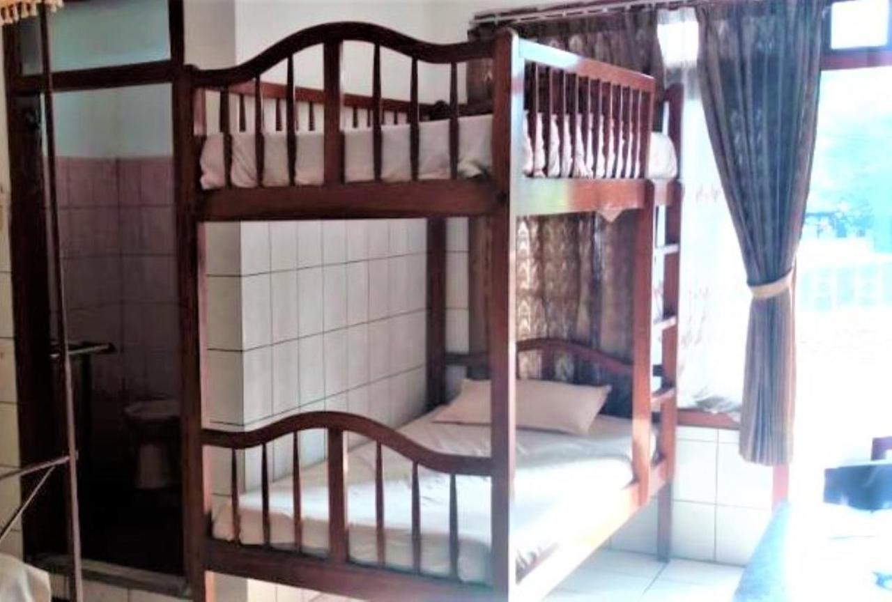 Wisma & Kantin Amanda Mojokerto Экстерьер фото