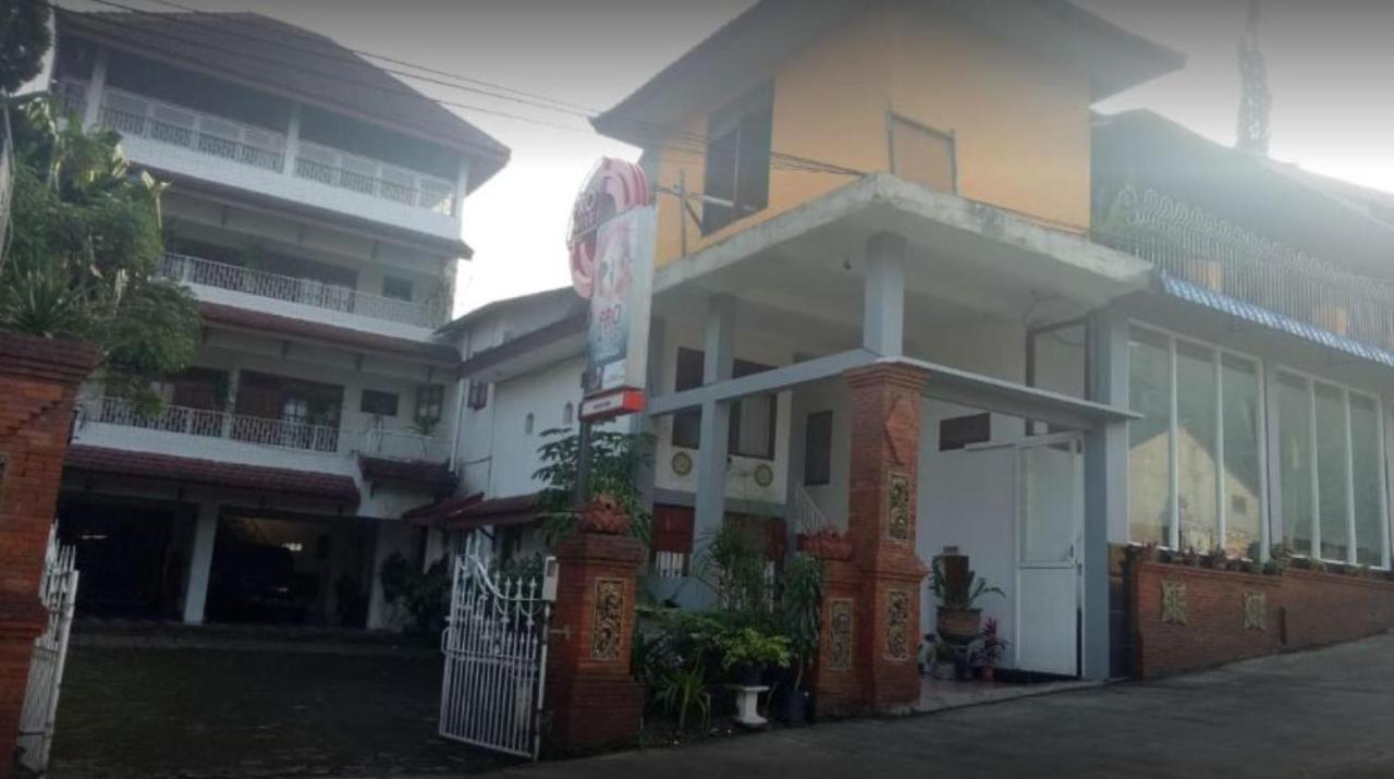 Wisma & Kantin Amanda Mojokerto Экстерьер фото